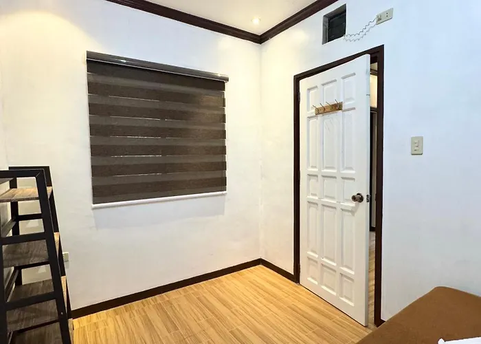 Nazarene Apartelle - R7
